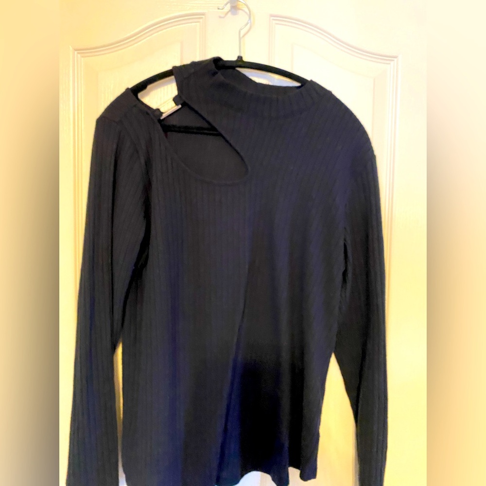 Maurice’s shoulder detail top